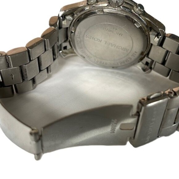 Michael Kors Runway Chronograph Quartz Silver Dial Ladies Watch M5076 - Picture 5 of 7